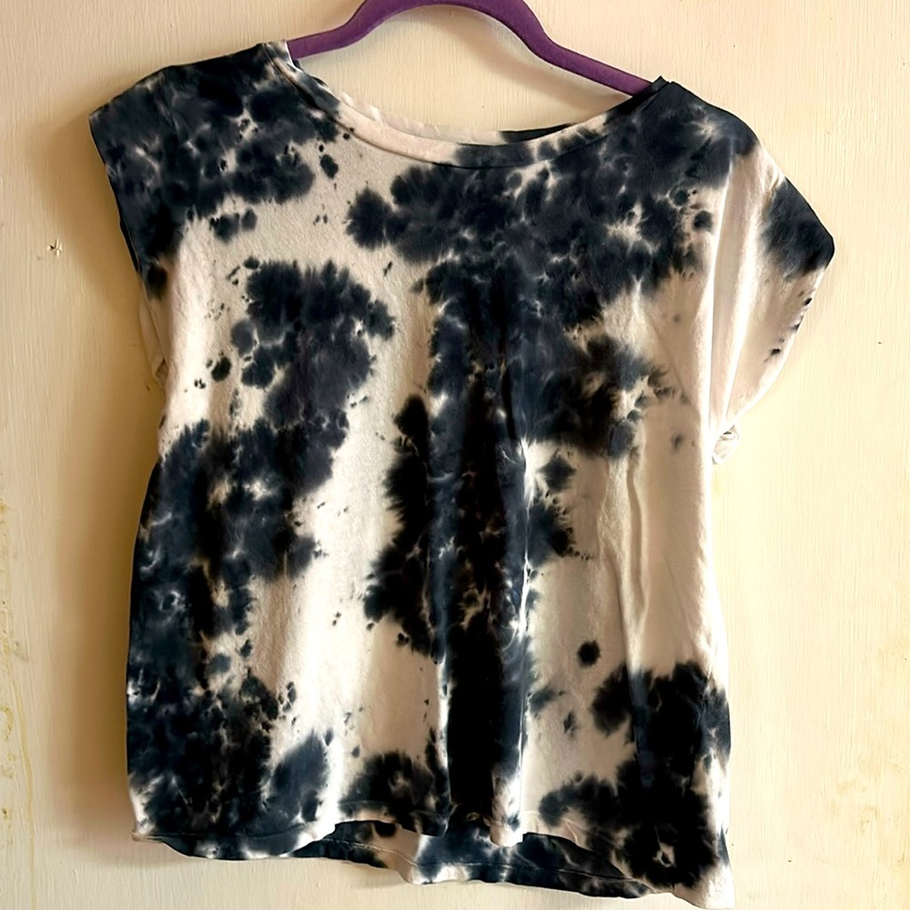 Black and white tie dye ana medium crop top shirt